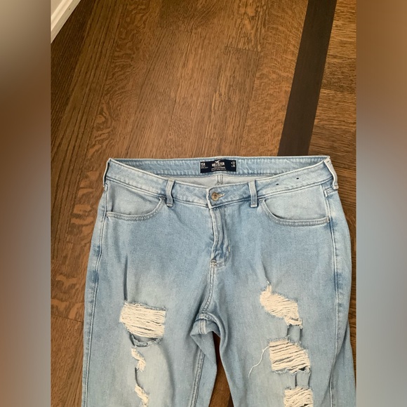 HOLLISTER Low Rise Boyfriend Light Wash Distressed Women’s Jeans Size 32” Waist - Picture 6 of 10